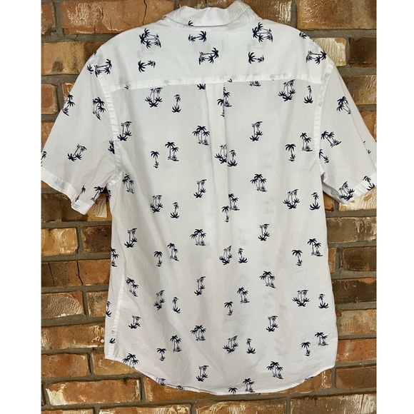 Old Navy Men’s Palm Tree Print Short Sleeve Button Down Shirt Size Medium - Picture 2 of 4